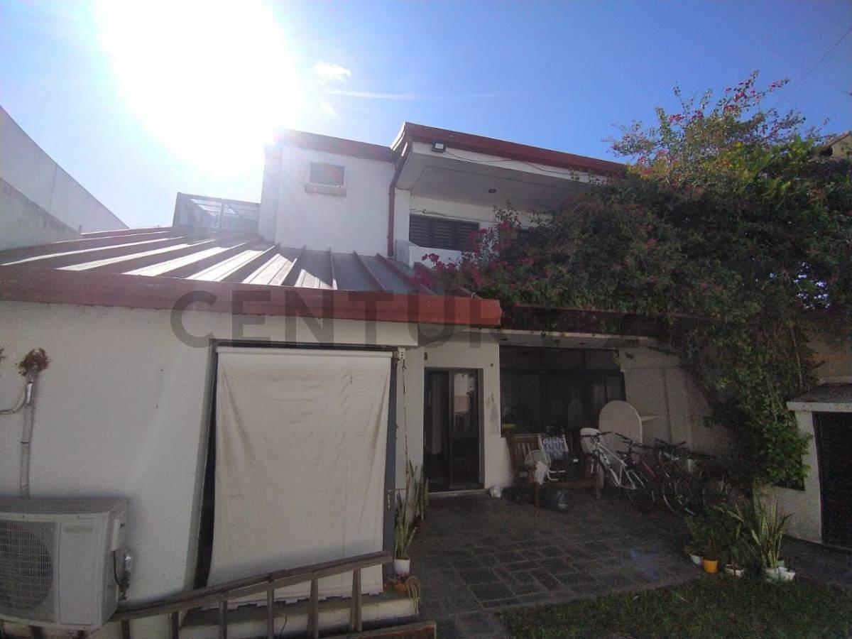 Se Vende Casa de 3 Dorm. y Todos Los Servicios en Barrio 9 de Julio 1
