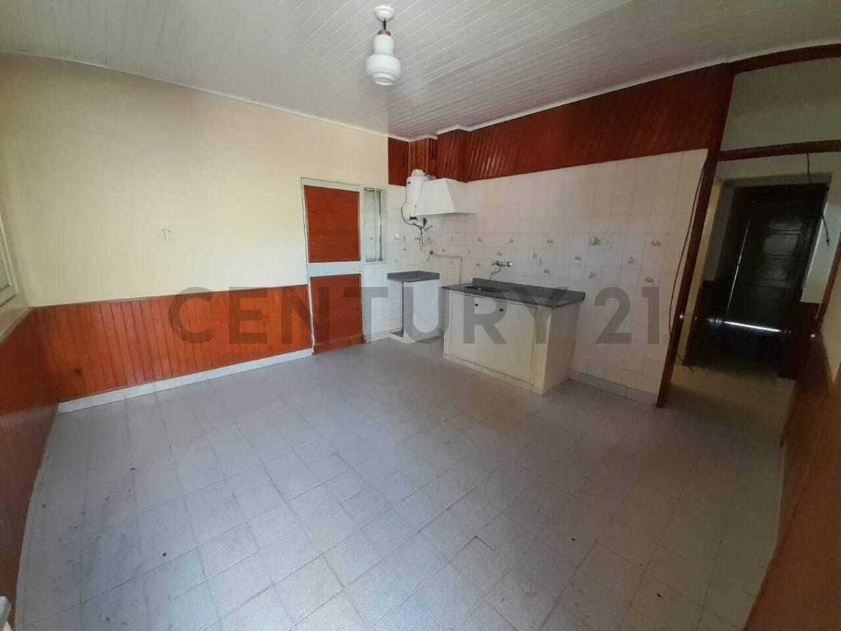 Hermosa Propiedad con 3 Dorm., Patio y Local Comercial 5