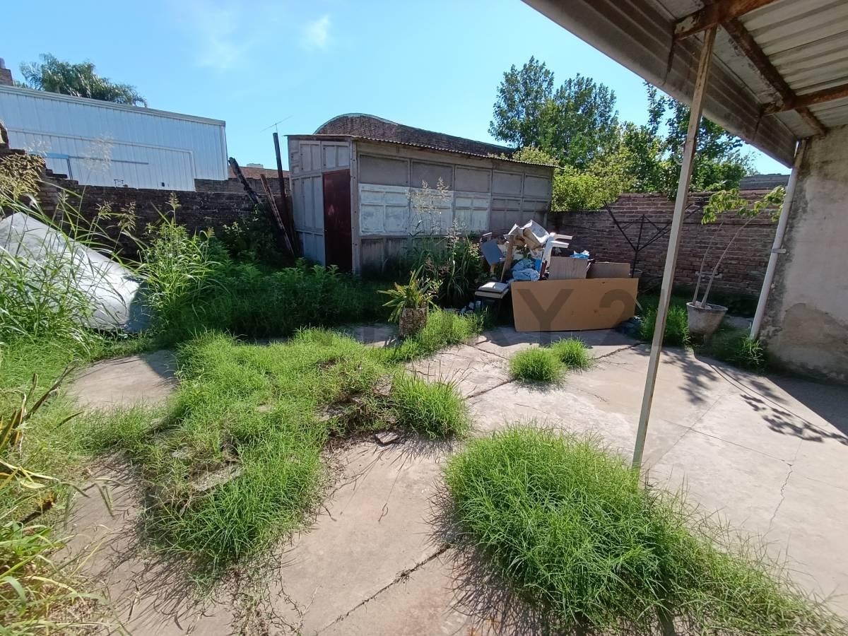 Se Vende Casa a Reciclar en Av 2