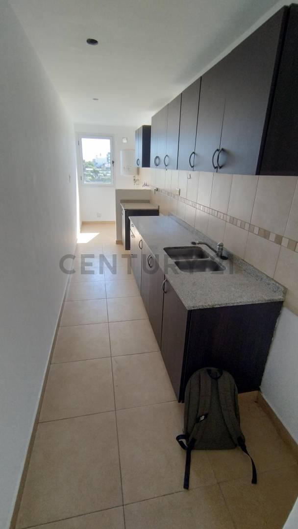 Venta de Amplio Departamento Céntrico en Rafaela 4