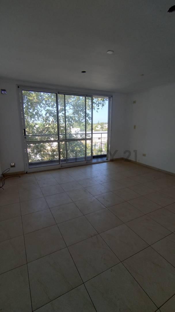 Venta de Amplio Departamento Céntrico en Rafaela 1