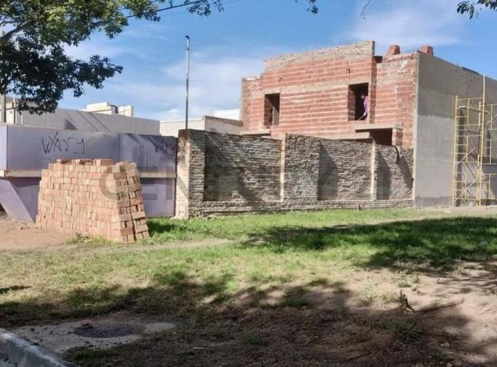 SE VENDE EN RAFAELA, BARRIO PIZZURNO 4