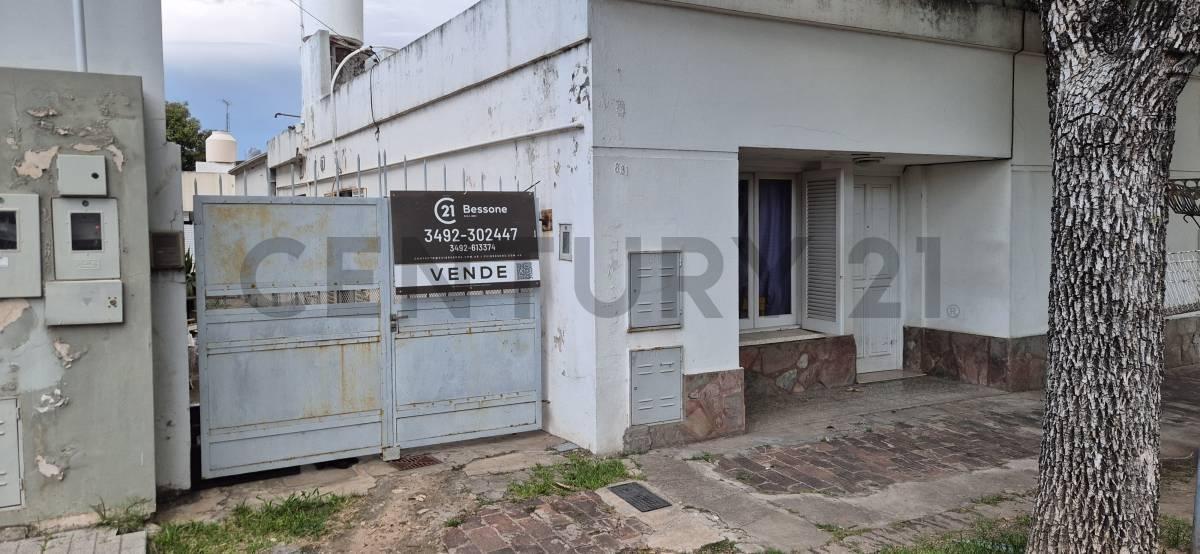 SE VENDE EN RAFAELA 2 PROPIEDADES EN LOTE UNICO