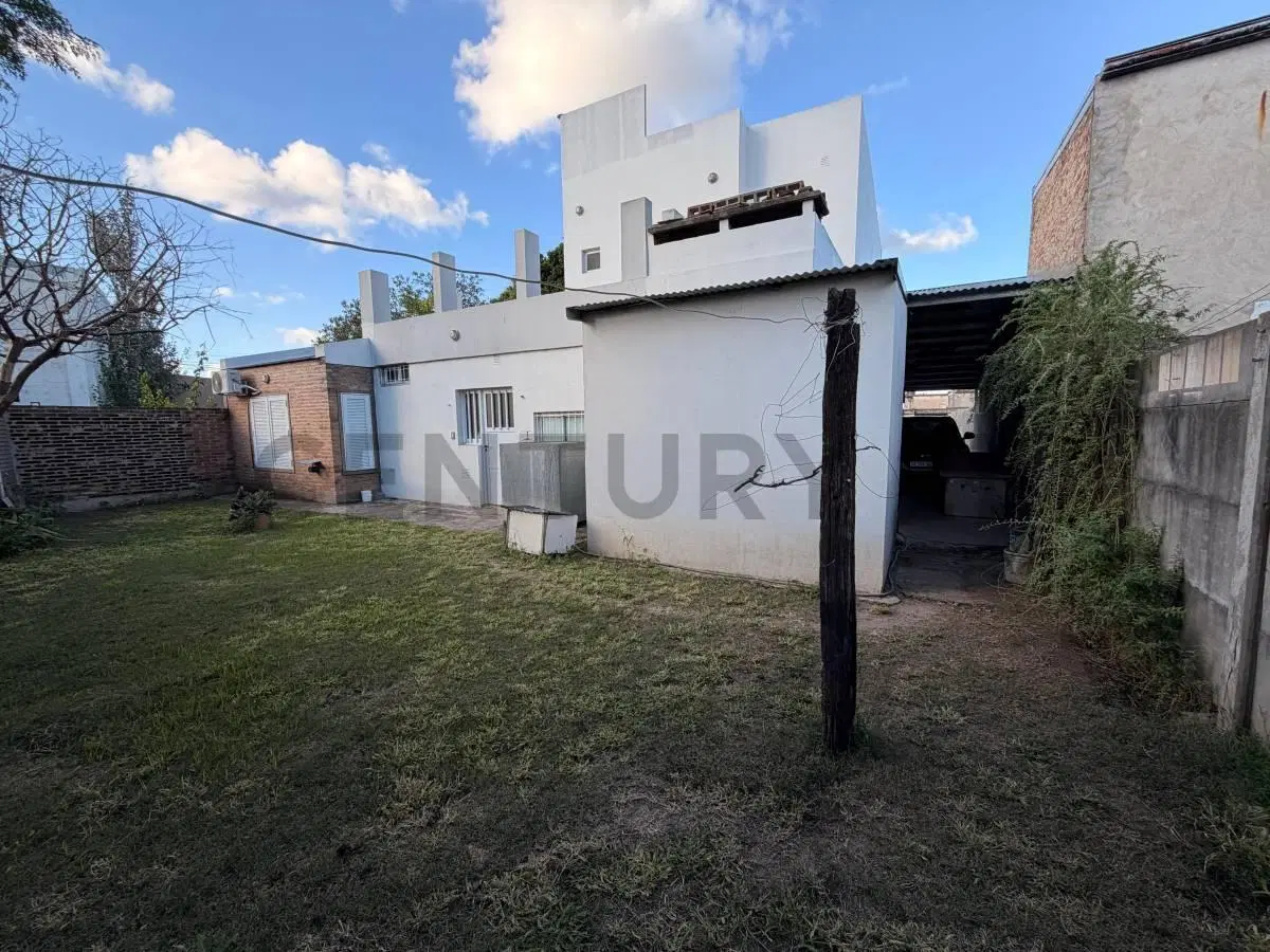 VENTA de Casa de 3 dormitorios con pileta, galería y amplio patio 2