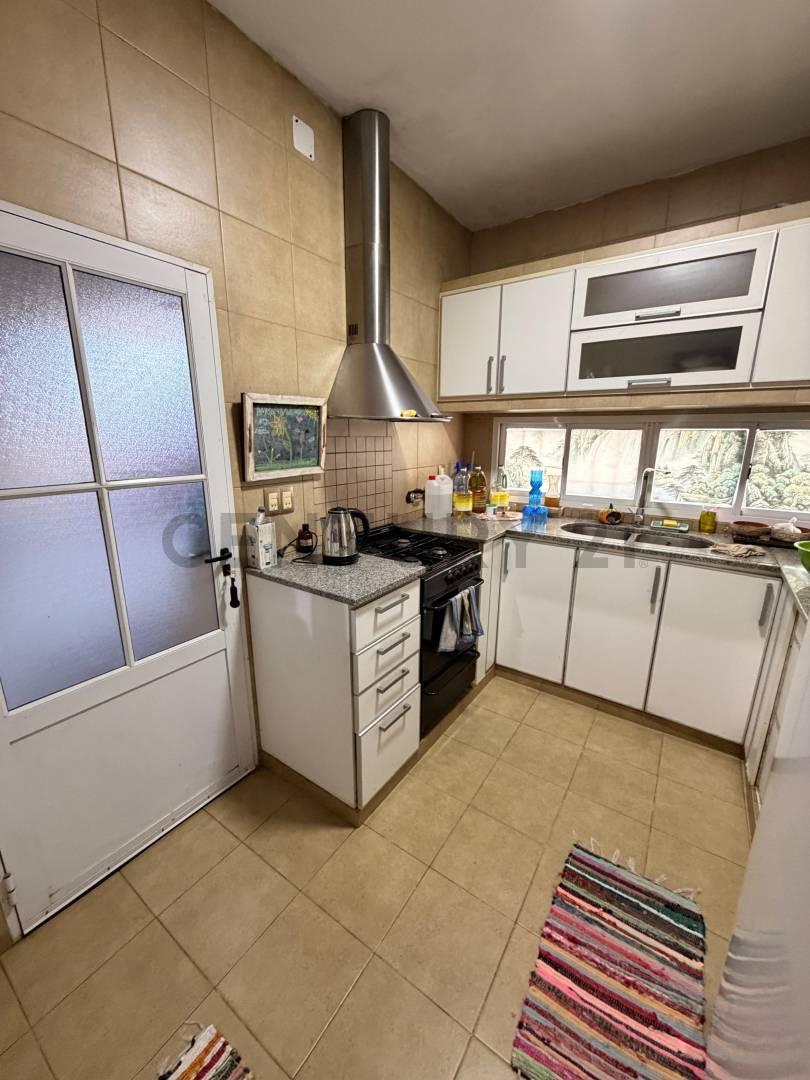Foto de VENTA de Casa de 3 dormitorios con pileta, galería y amplio patio, imagen 3