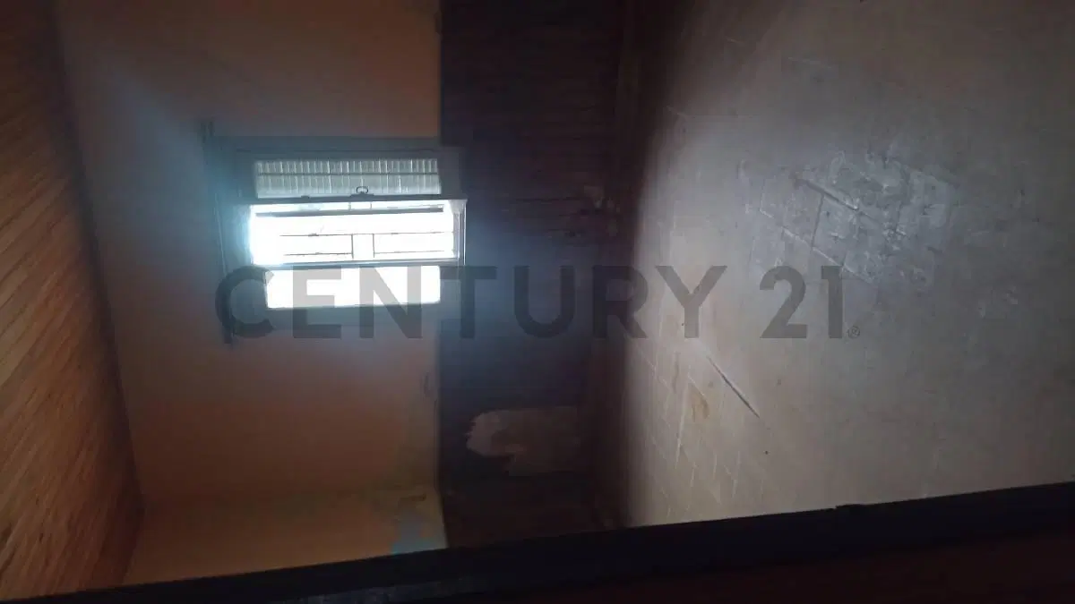 Casa en venta en Rafaela, B° 9 de Julio: Casa a Remodelar con Cochera Doble y Patio 3