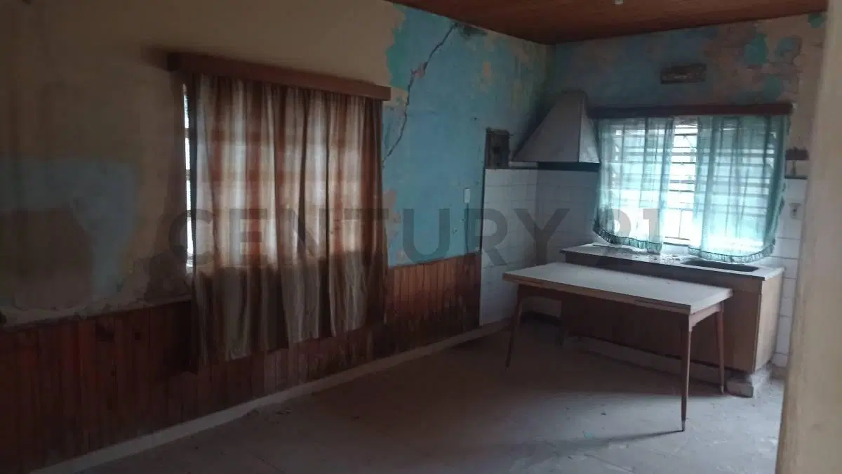 Casa en venta en Rafaela, B° 9 de Julio: Casa a Remodelar con Cochera Doble y Patio 5