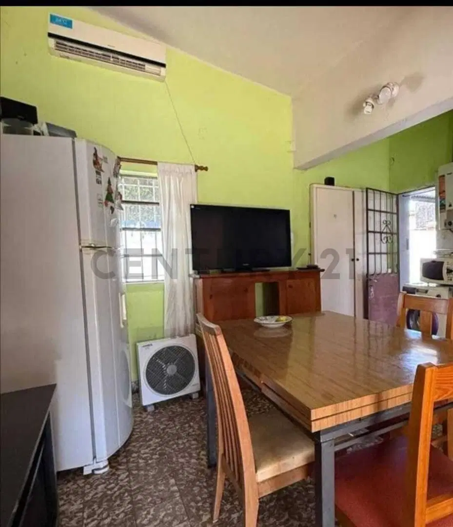 Casa de 2 dormitorios con cochera; en excelente ubicación 5