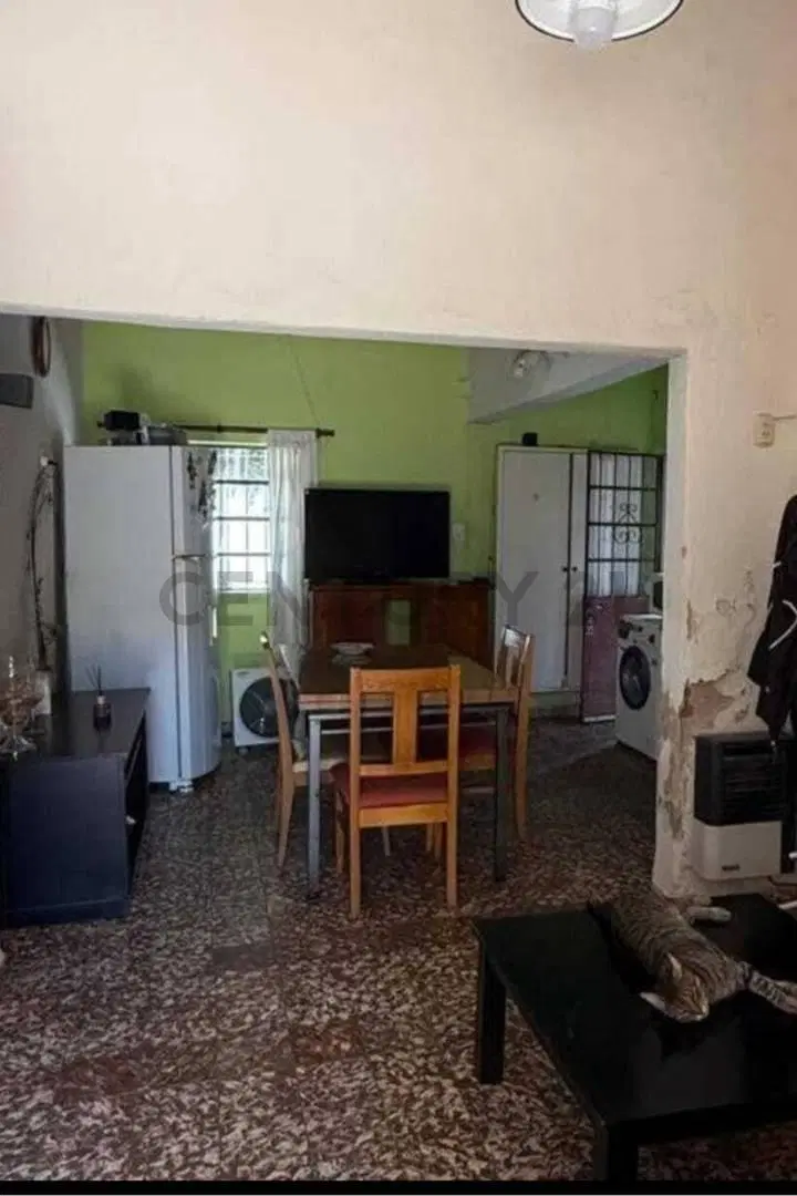 Casa de 2 dormitorios con cochera; en excelente ubicación 3
