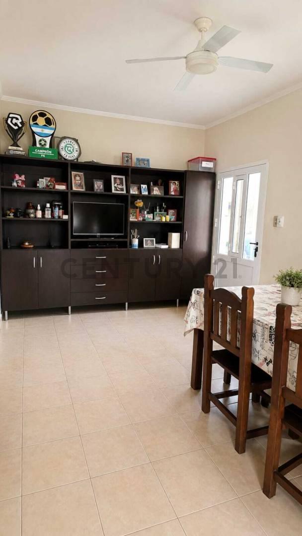 Foto de Casa en venta con 2 dormitorios, patio verde y cochera en Rafaela, imagen 5