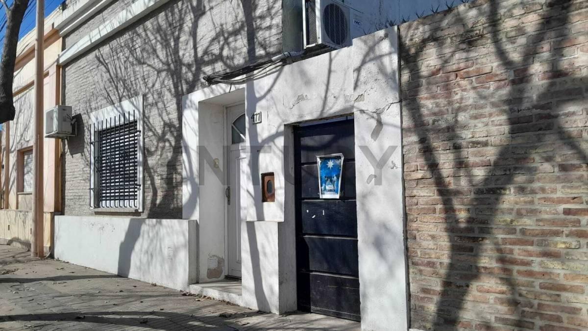 Foto de Casa en venta con 2 dormitorios, patio verde y cochera en Rafaela, imagen 1