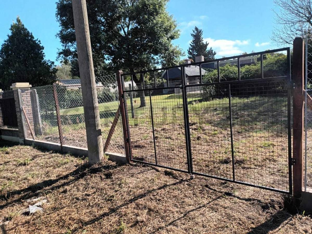 Foto de Venta de Lote en esquina sobre Av. 1° de Marzo, B° Los Alamos del Aero, imagen 1