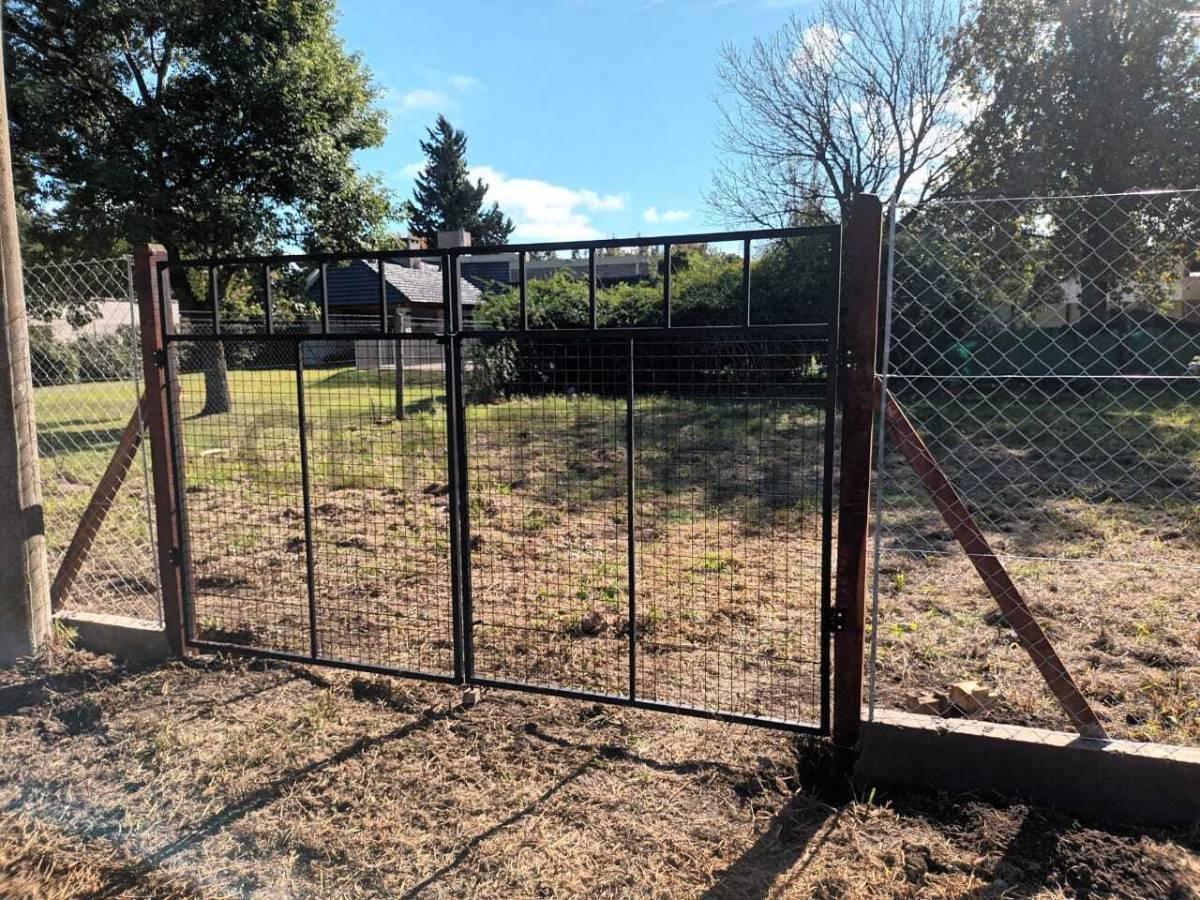 Foto de Venta de Lote en esquina sobre Av. 1° de Marzo, B° Los Alamos del Aero, imagen 3