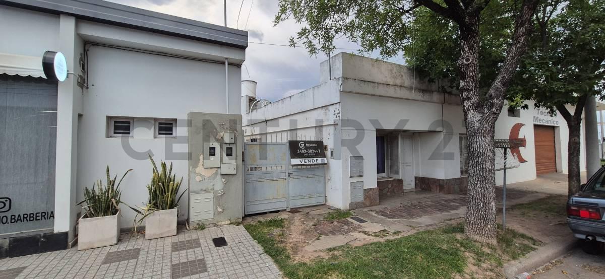 Foto de SE VENDE EN RAFAELA 2 PROPIEDADES EN LOTE UNICO, imagen 2