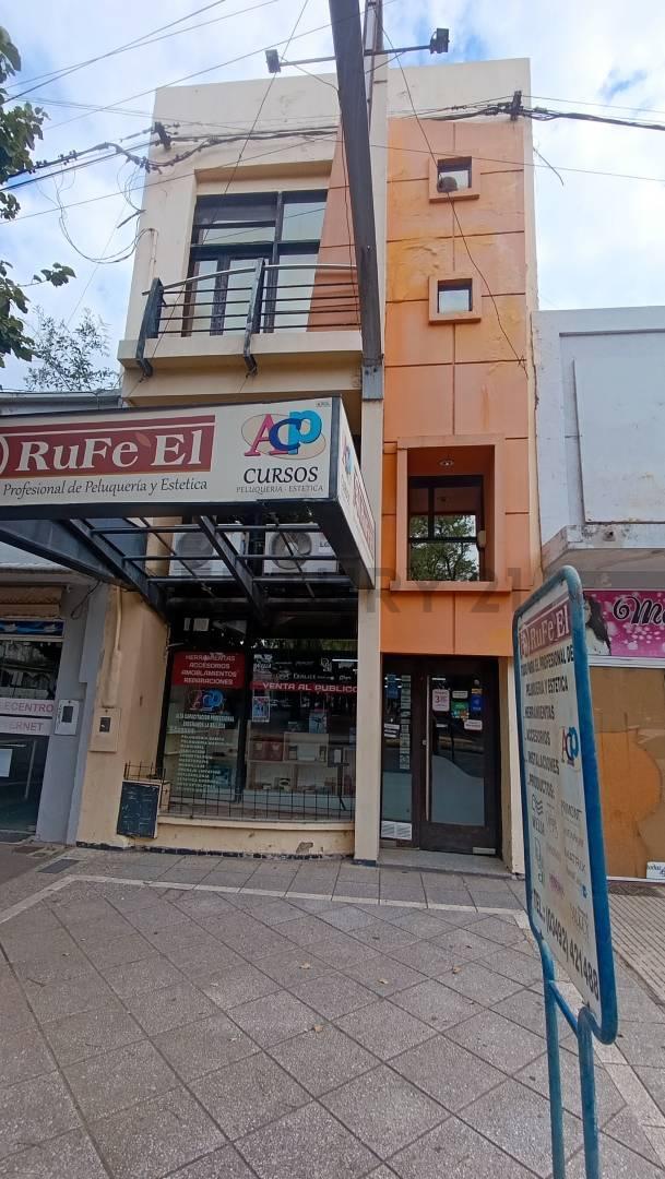 Foto de SE VENDE IMPORTANTE INMUEBLE FRENTE A LA PLAZA 25 DE MAYO - RAFAELA, imagen 1