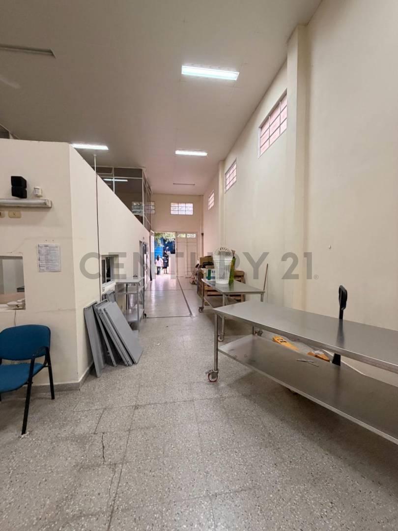 Foto de Local comercial con depósito, oficinas y entrepiso – Av. Providenti, imagen 3