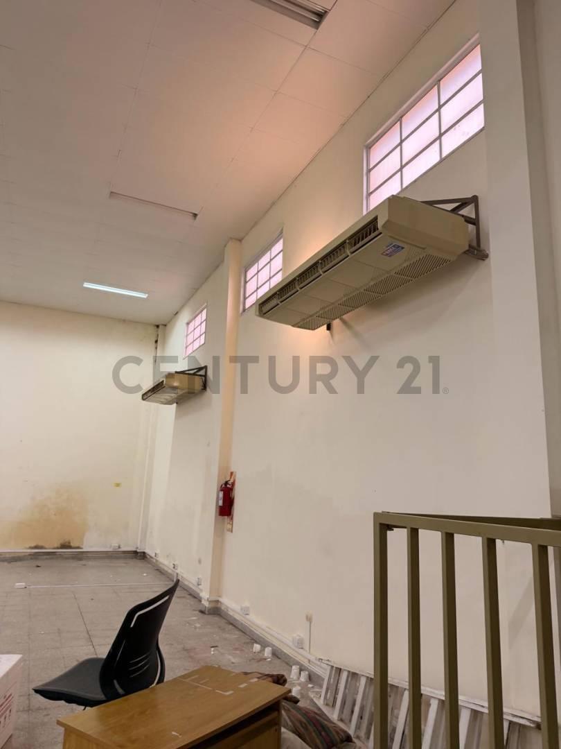 Foto de Local comercial con depósito, oficinas y entrepiso – Av. Providenti, imagen 1