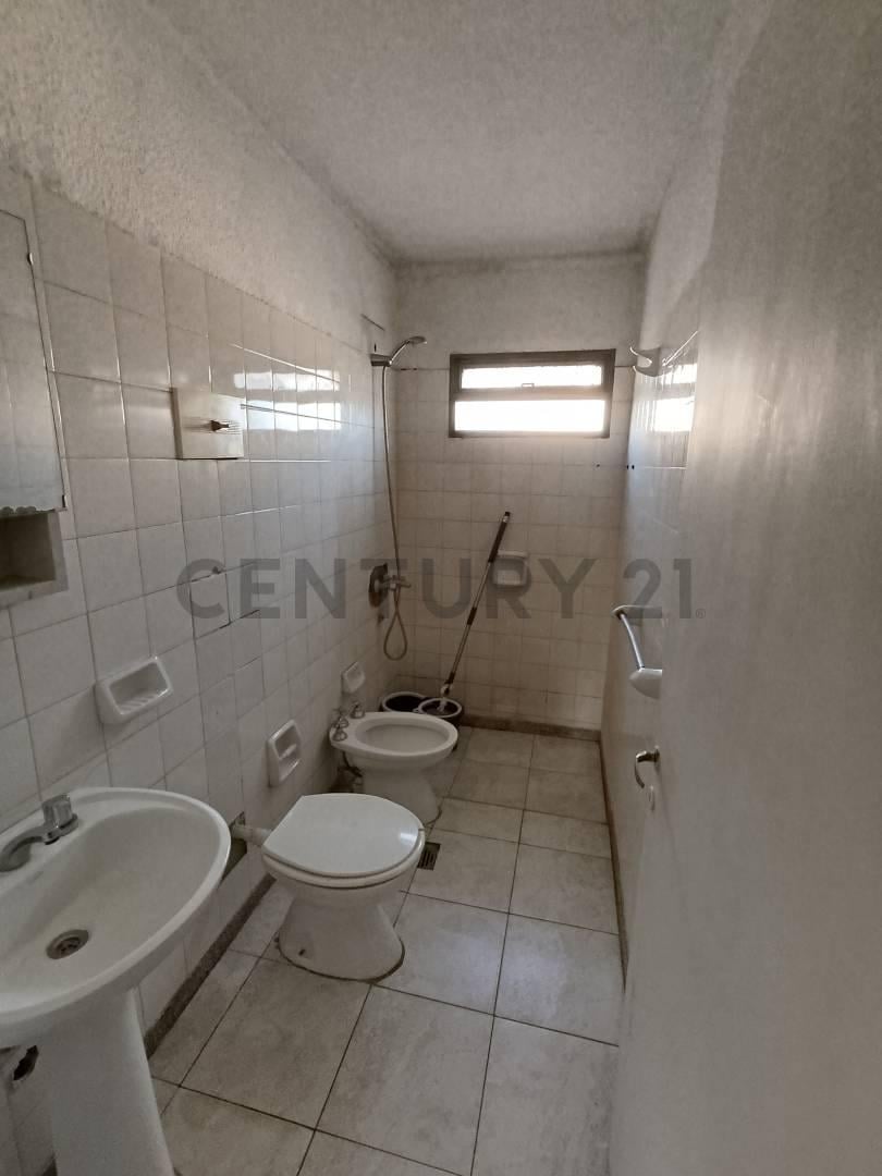 Foto de SE VENDE PH DE DOS DORMITORIOS Y GARAGE EN RAFAELA, imagen 4