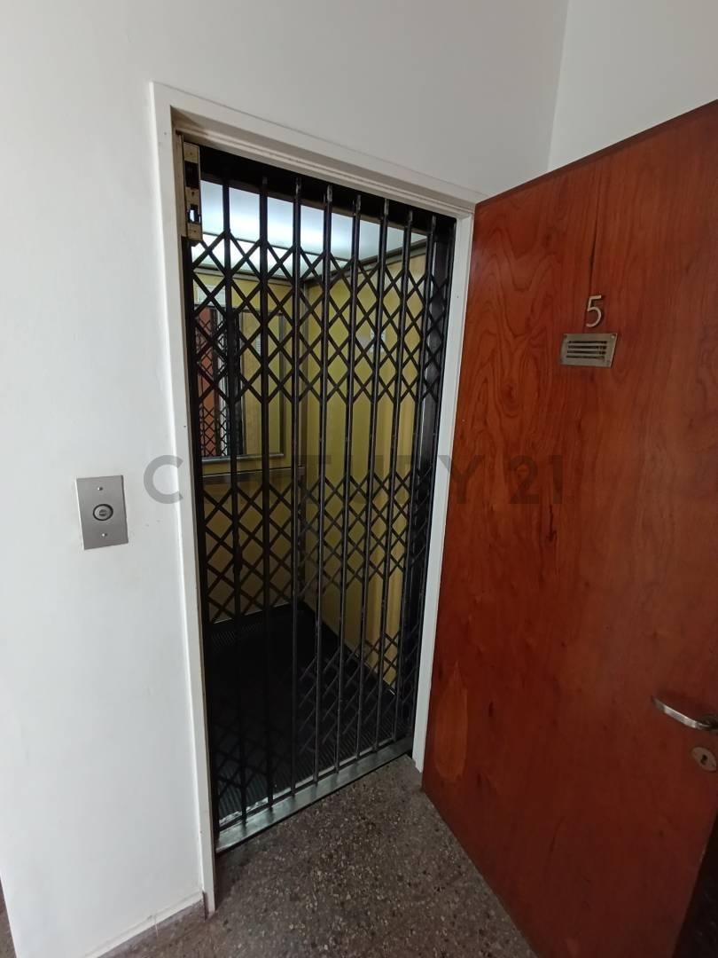 Foto de SE VENDE DEPARTAMENTO CÉNTRICO EN RAFAELA DE DOS DORMITORIOS, imagen 2