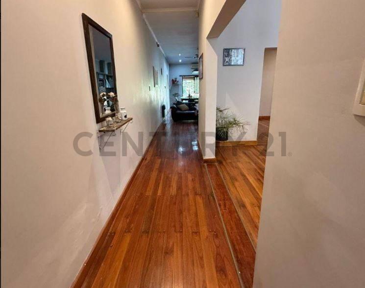 Foto de Venta | Residencia de categoría con piscina en Rafaela, Barrio Central, imagen 2