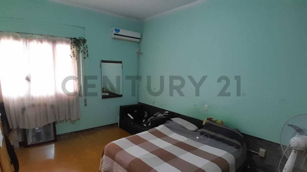 Foto de Casa en venta con 2 dormitorios, patio verde y cochera en Rafaela, imagen 2