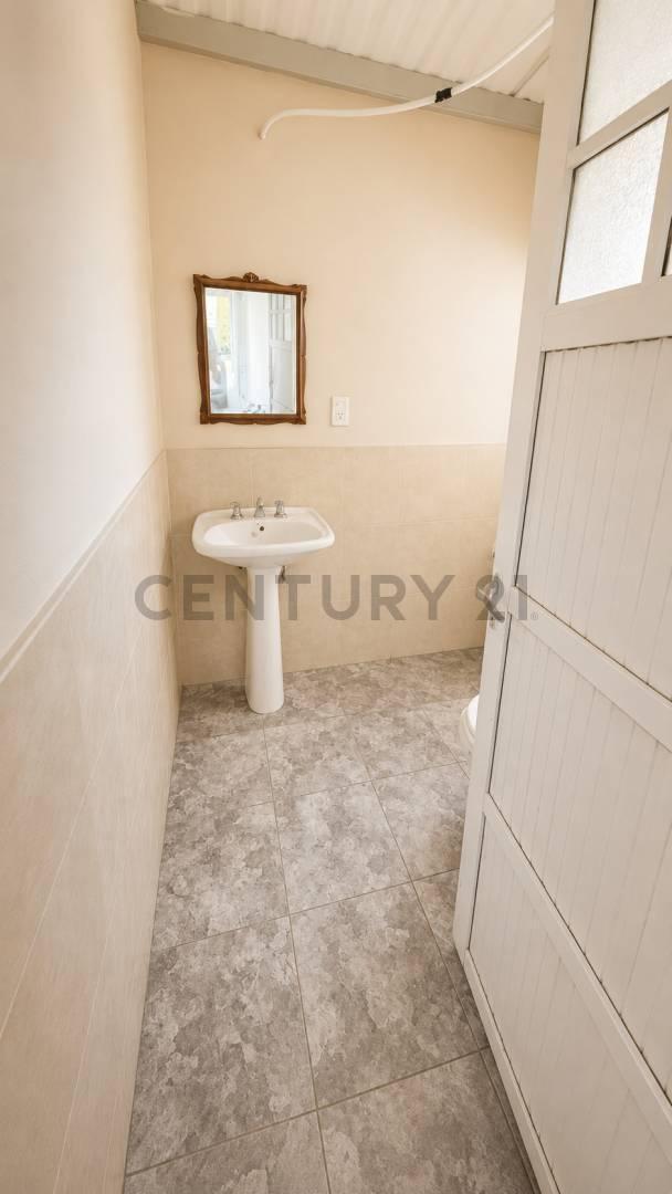Foto de VENTA de Casa de 3 dormitorios con pileta, galería y amplio patio, imagen 5