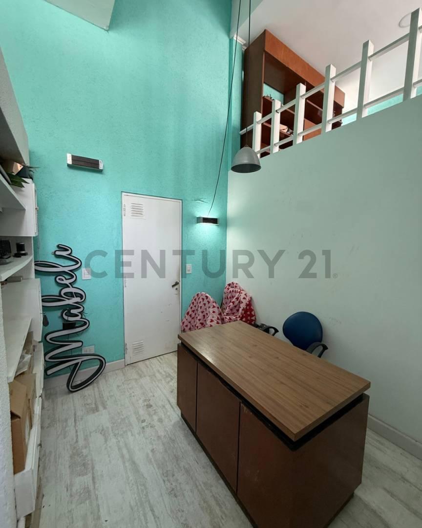 Foto de VENTA de Exclusiva propiedad con vivienda, estudio y sector, imagen 2