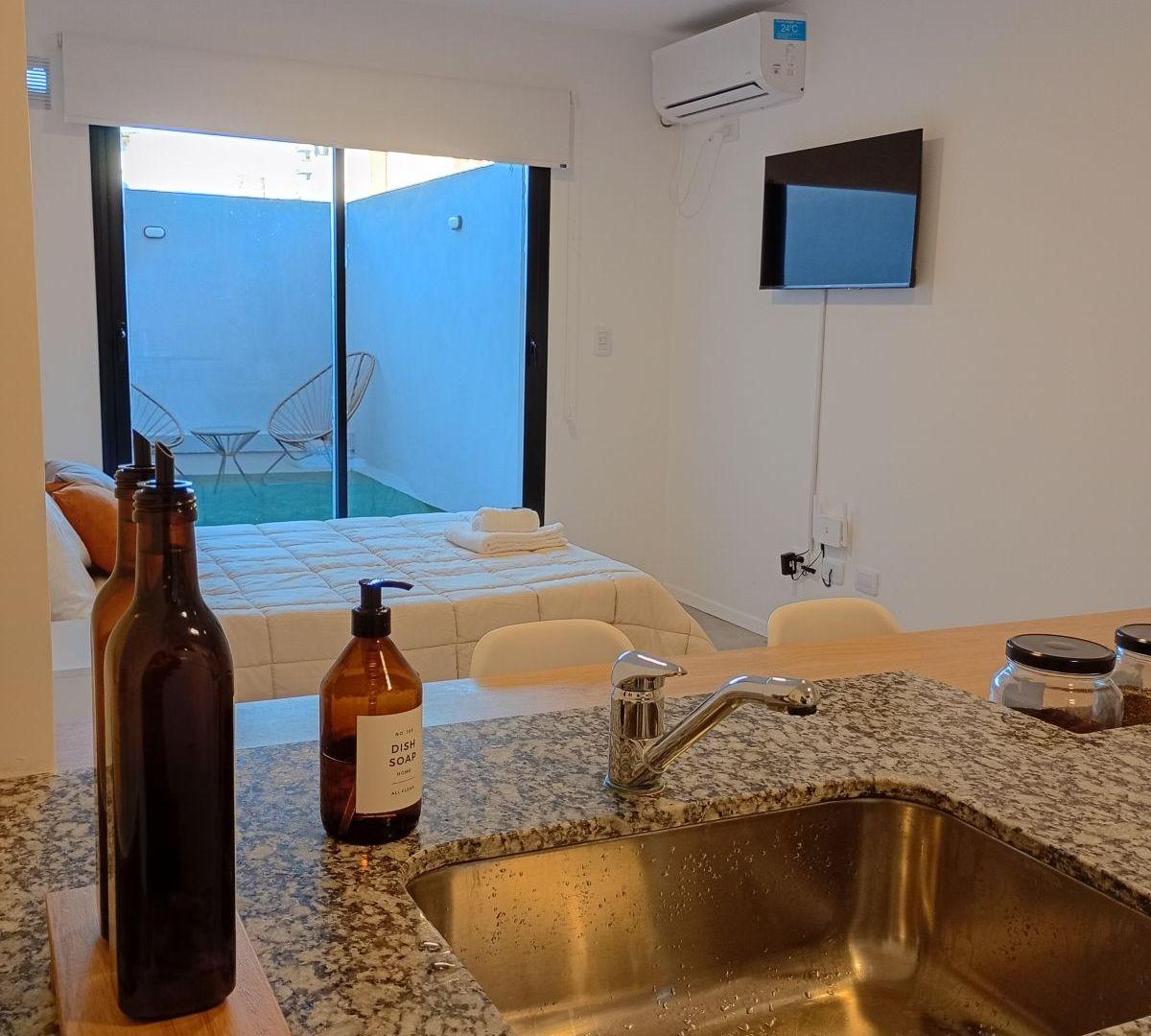 MONOAMBIENTE BBZ CON PATIO Y AMENITIES OPCION AMOBLADO. ALTA RENTABILIDAD. CERCA PELLEGRINI