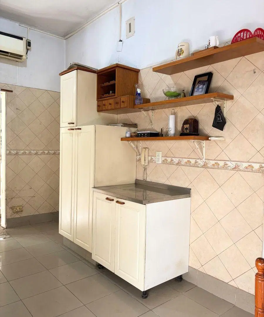 CASA 3 DORMITORIOS CON COCHERAS BARRIO PARQUE CON PATIO Y TALLER 2