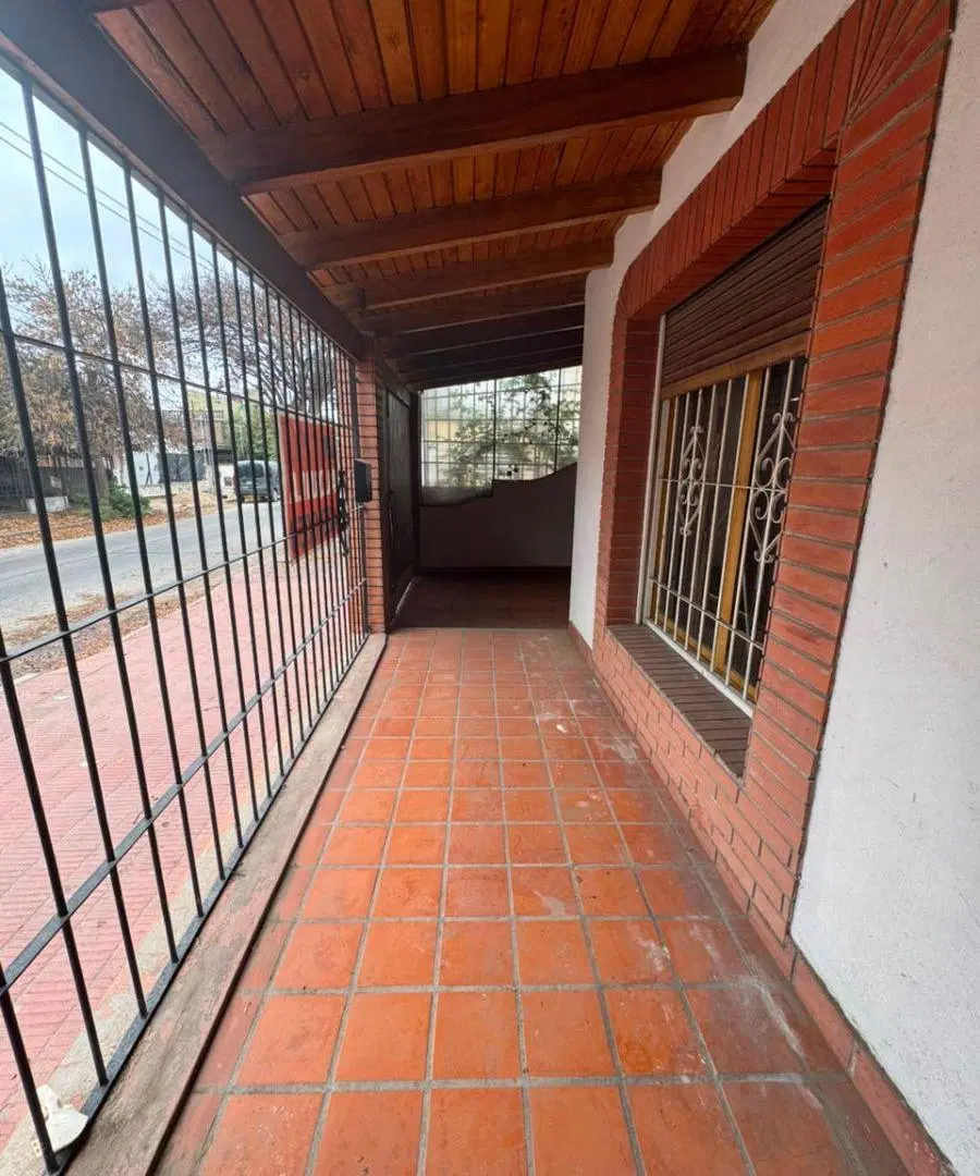 Alquilo Casa 2 dorm con cochera y patio en Crisol Sud 3
