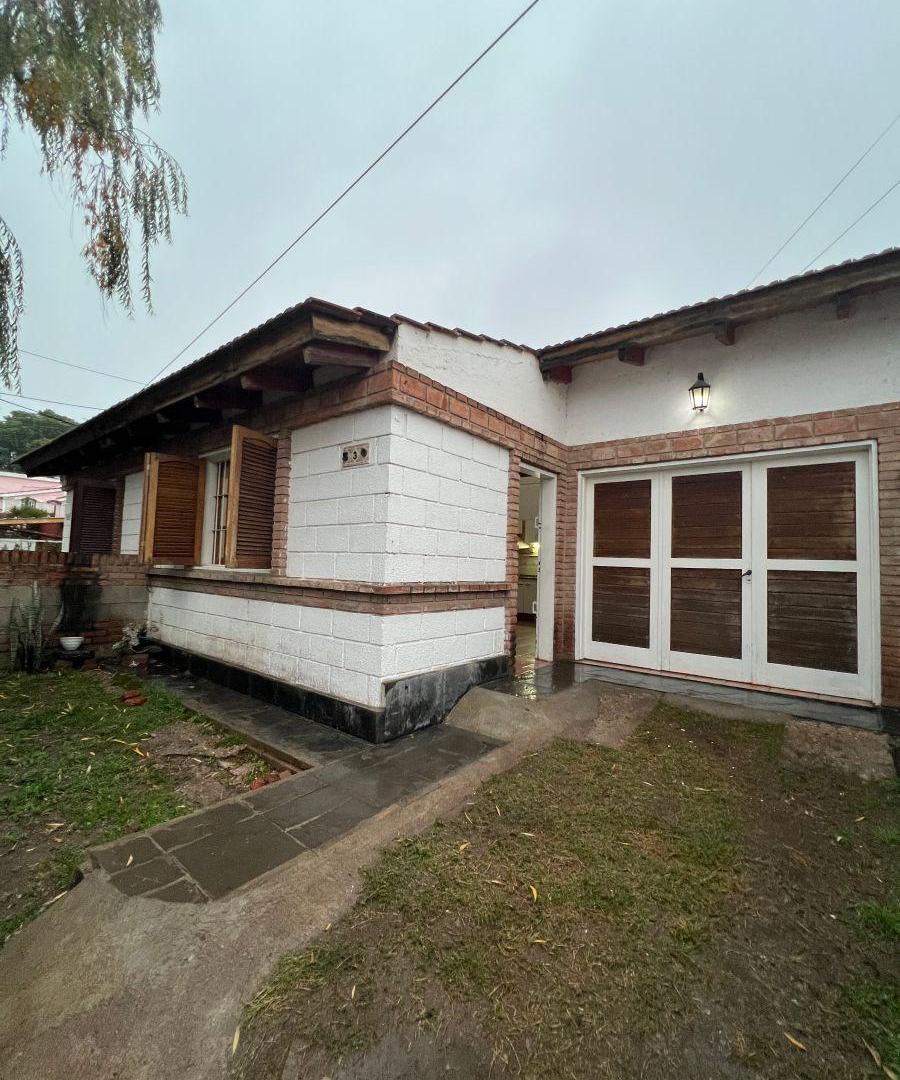 DÚPLEX 2 DORMITORIOS CON PATIO Y DOBLE COCHERA – B° MARQUÉS DE SOBREMONTE