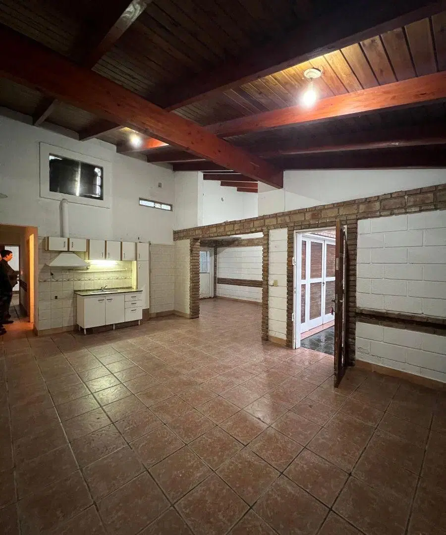 DÚPLEX 2 DORMITORIOS CON PATIO Y DOBLE COCHERA – B° MARQUÉS DE SOBREMONTE 3