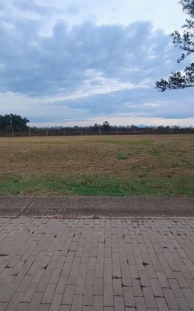 ¡OPORTUNIDAD! – LOTE DE 800 M² EN ACQUAVISTA - RECIBE MENOR 3