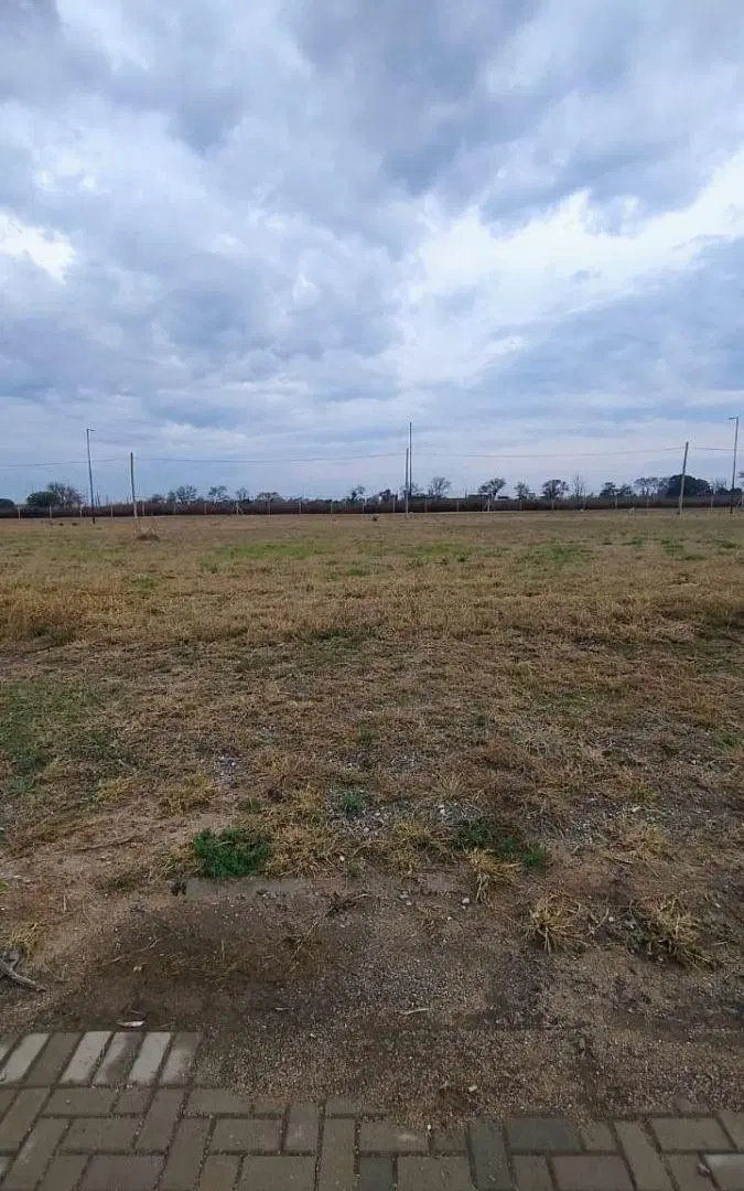 OPORTUNIDAD – LOTE DE 250 M² EN ABRAS DE MANANTIALES | RECIBE MENOR 4
