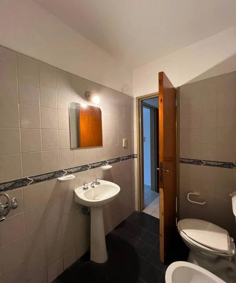 DPTO 1 DORM CON PATIO Y ASADOR B GUEMES A 200 metros de plaza España 3