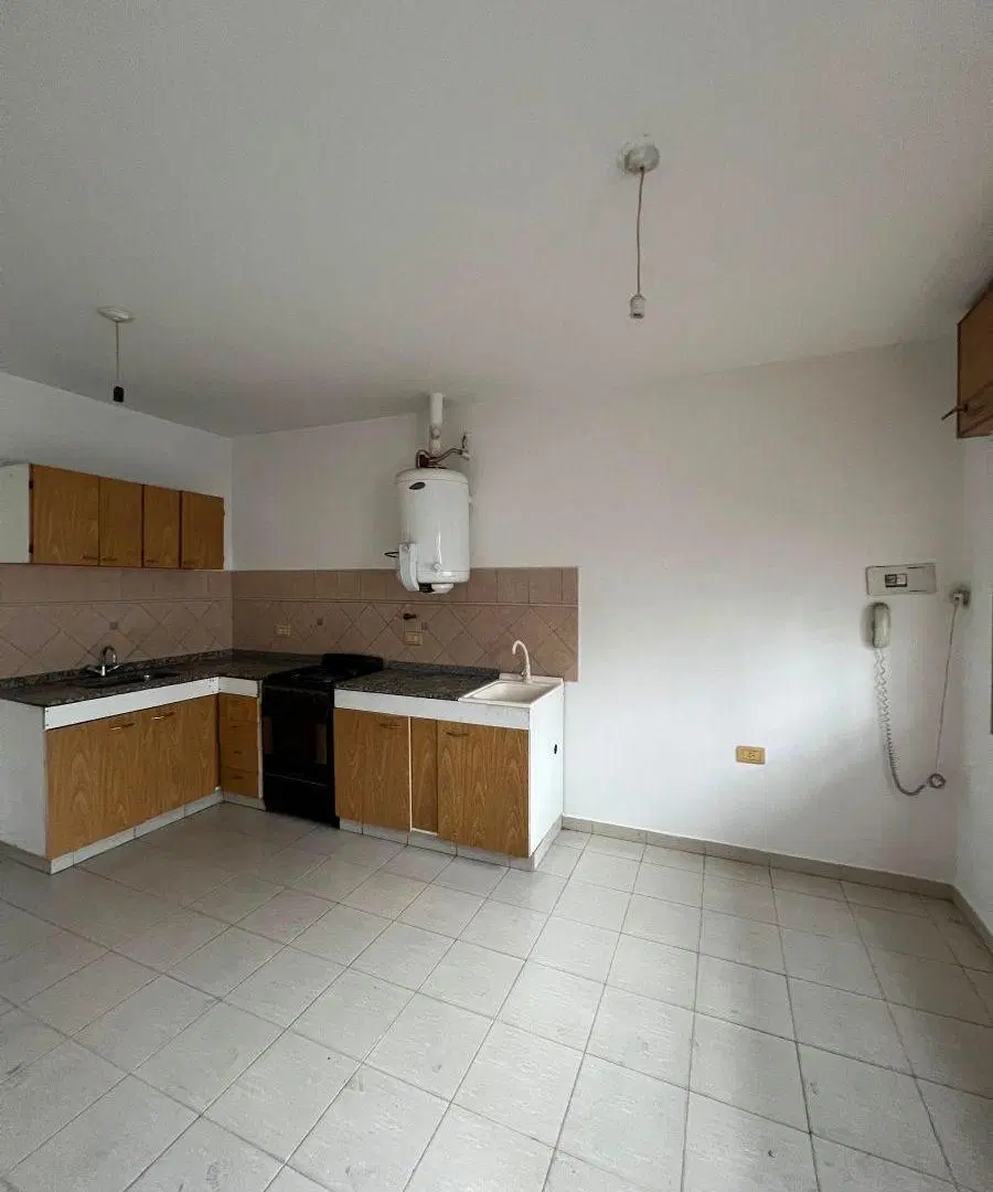 DPTO 1 DORM CON PATIO Y ASADOR B GUEMES A 200 metros de plaza España 4