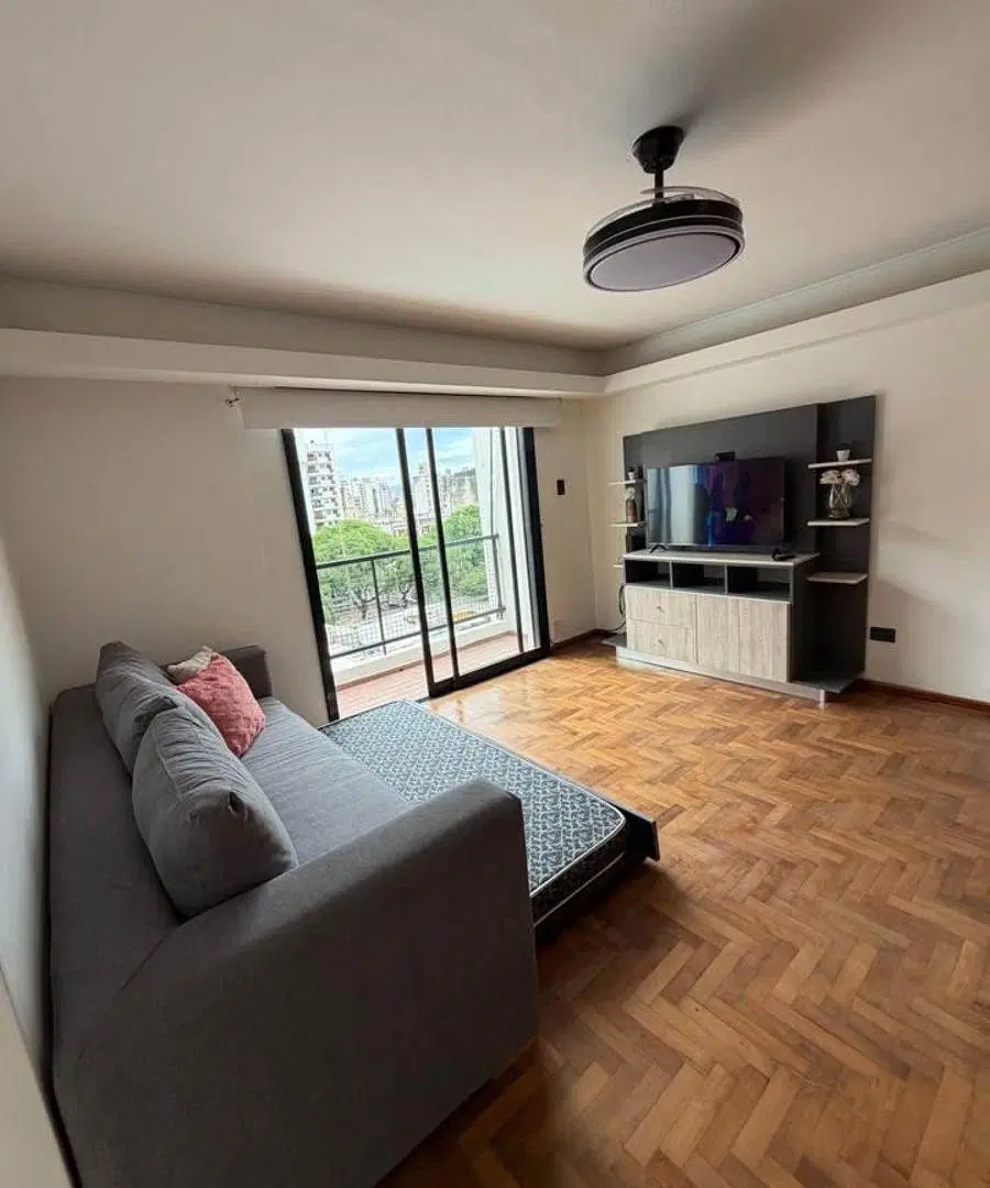 Departamento de 1 Dormitorio Remodelado | Categoría, Doble Balcón y Excelente Ubicación 2