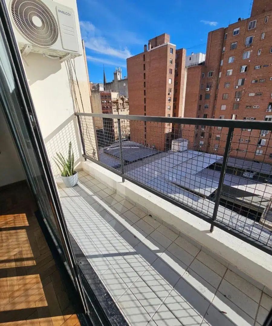 Departamento de 1 Dormitorio Remodelado | Categoría, Doble Balcón y Excelente Ubicación 3