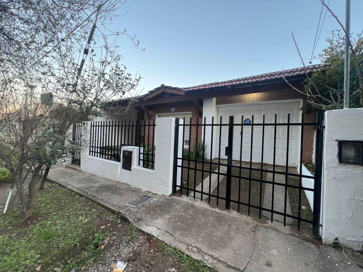 CASA 2 DORM CON COCHERA Y QUINCHO - B QUEBRADA DE LAS ROSAS