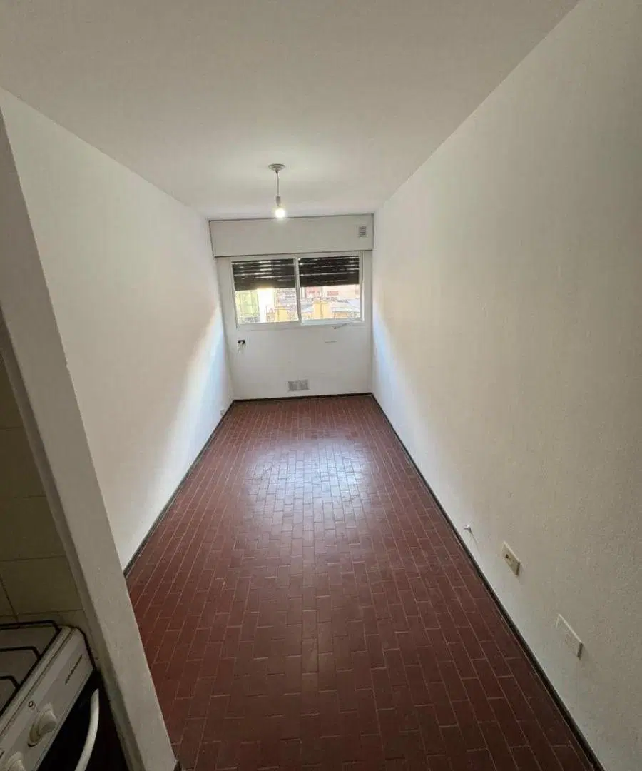 Increíble precio | Departamento de 1 dormitorio con escritura sobre Av. Estrada 3