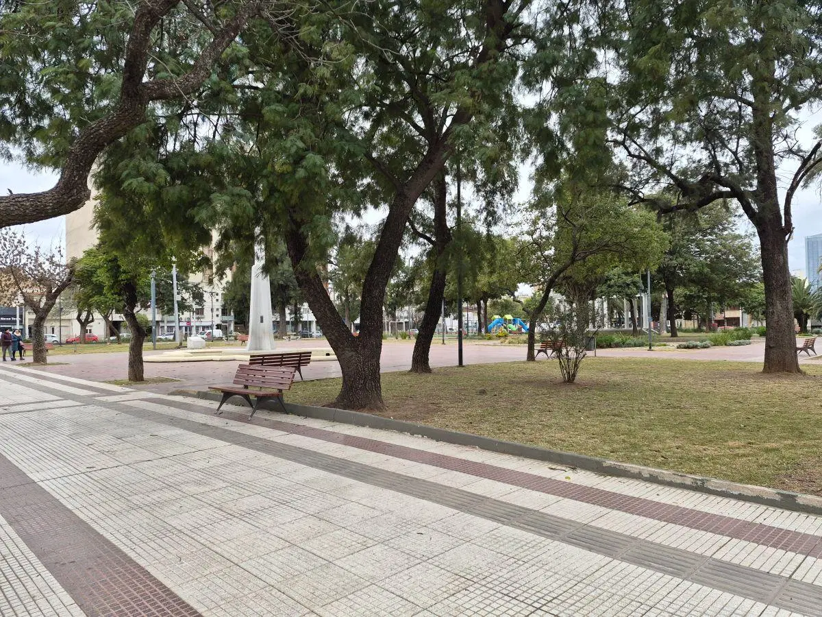 *Local Comercial a mts Av. Santa Fe y Castro Barros* 38mts + Subsuelo 6