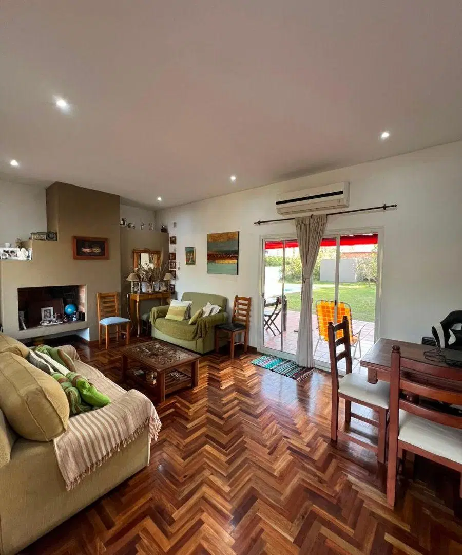 HERMOSA CASA CON PILETA EN VALLE ESCONDIDO 4