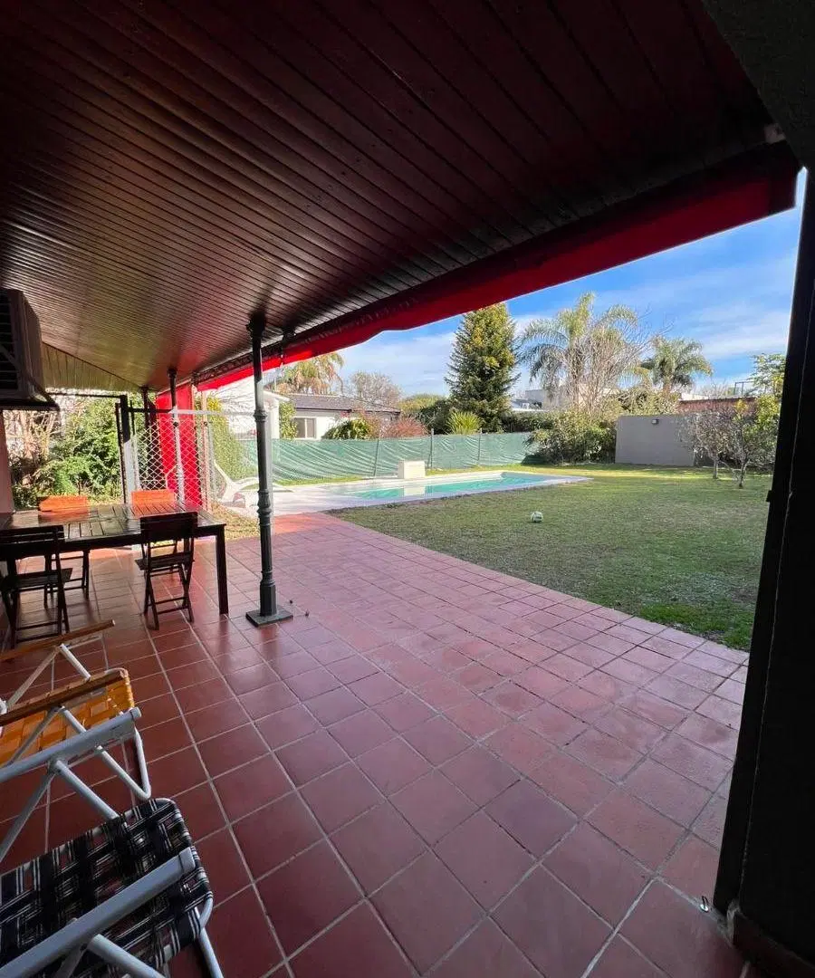 HERMOSA CASA CON PILETA EN VALLE ESCONDIDO 2