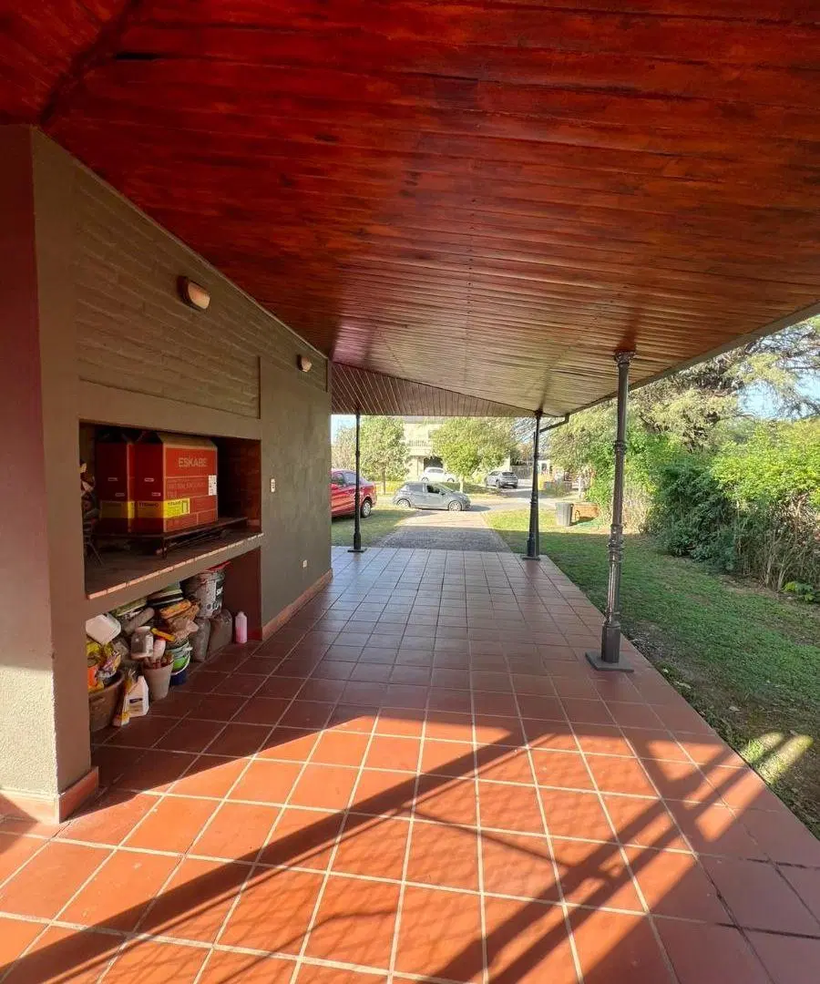 HERMOSA CASA CON PILETA EN VALLE ESCONDIDO 1
