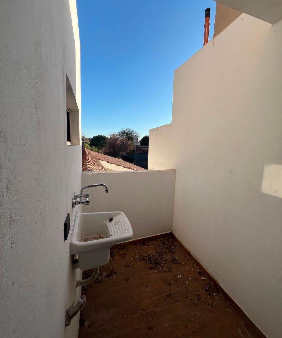 Foto de HERMOSO DUPLEX 1 DORM CON COCHERA EN CAMINO SAN CARLOS, imagen 4