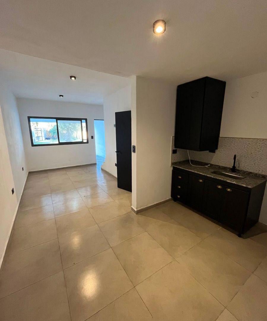 Foto de HERMOSO DUPLEX 1 DORM CON COCHERA EN CAMINO SAN CARLOS, imagen 3