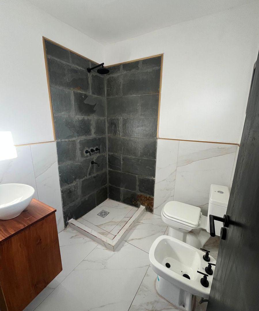 Foto de HERMOSO DUPLEX 1 DORM CON COCHERA EN CAMINO SAN CARLOS, imagen 1
