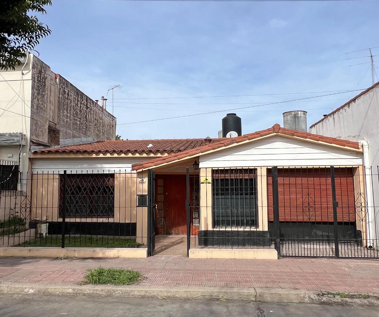 Foto de CASA 3 DORM CON QUINCHO, PATIO Y COCHERA – B° CRISOL SUD, imagen 3