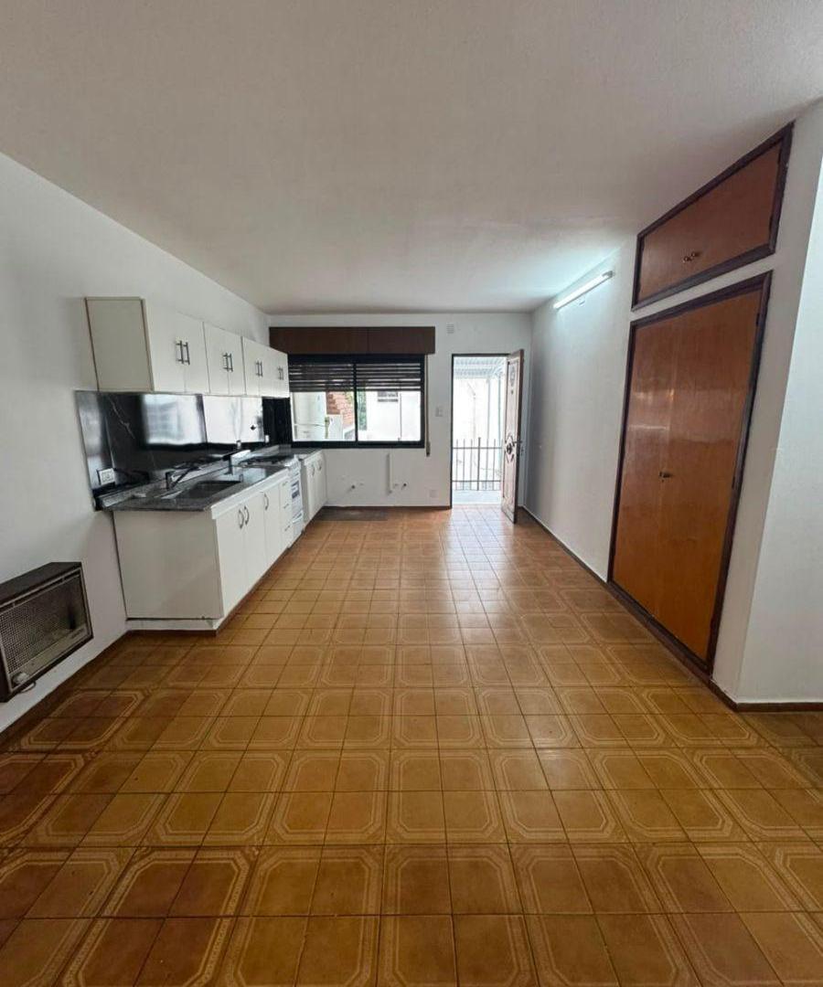 Foto de Alquilo Dpto de 2 dorm Planta Alta sin expensas Villa Cabrera, imagen 2