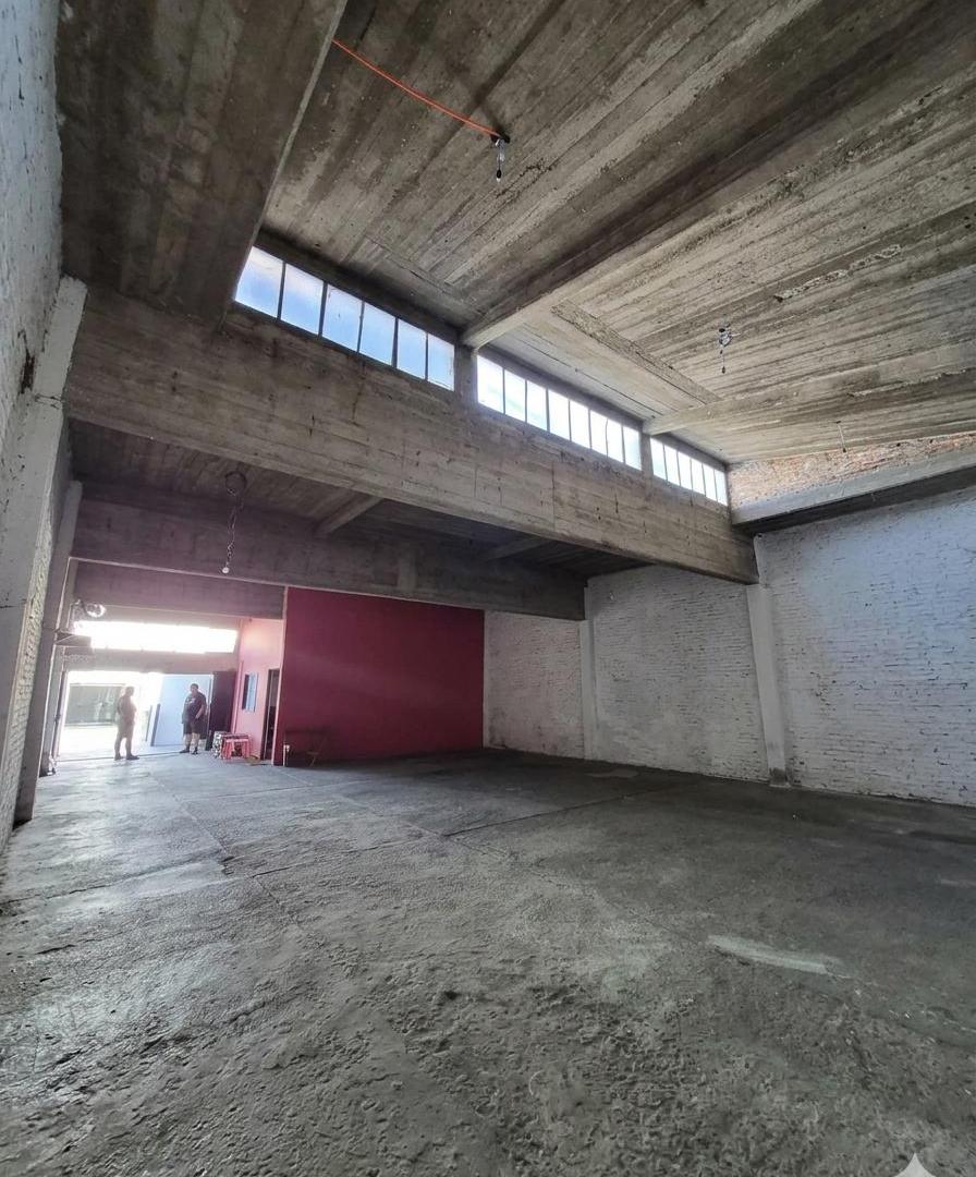 Foto de Galpon 120m2 en Gral Bustos - Uruguay542 - ideal para deposito, imagen 2